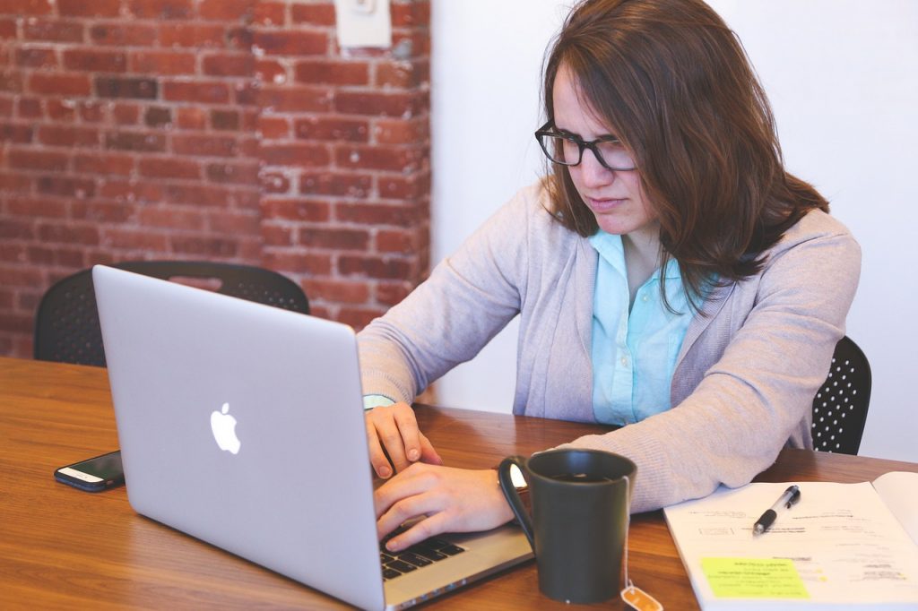 Marketing web et Facebook : Aider les entrepreneurs à gérer une page Facebook d'entreprise - Medialogue